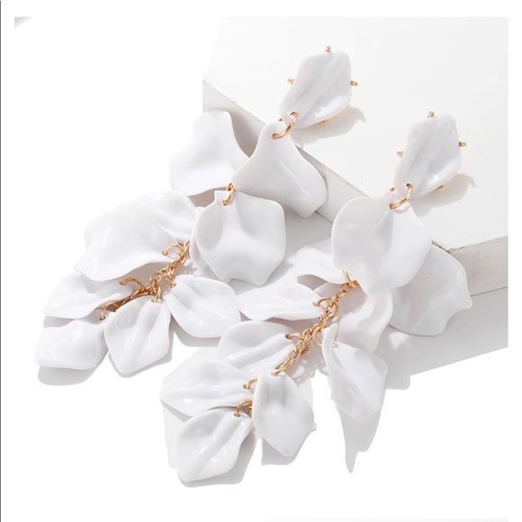 Jewelry - 💟Host Pick:New White Dangling Rose Petal Earrings